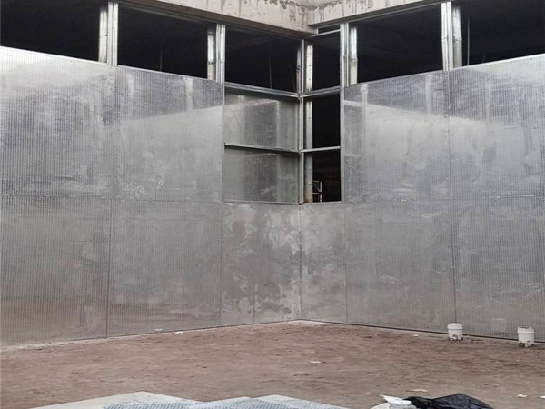 爆心到防爆墻的距離有什么要求？